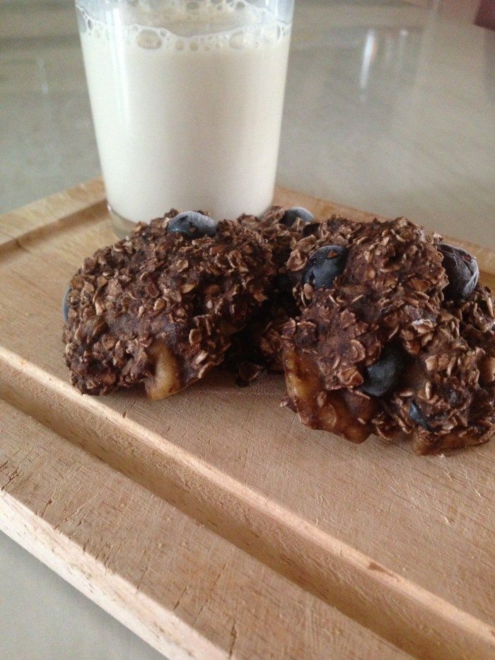 raw berry banana chocolate oat cookies allergen free