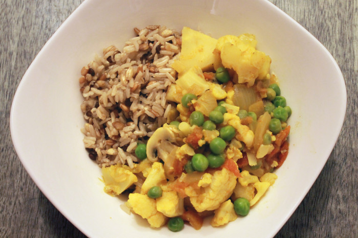 vegan cauliflower, peas, and mushrooms curry recipe