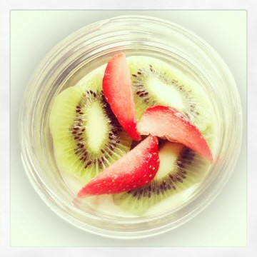 vegan strawberry kiwi "yogurt"