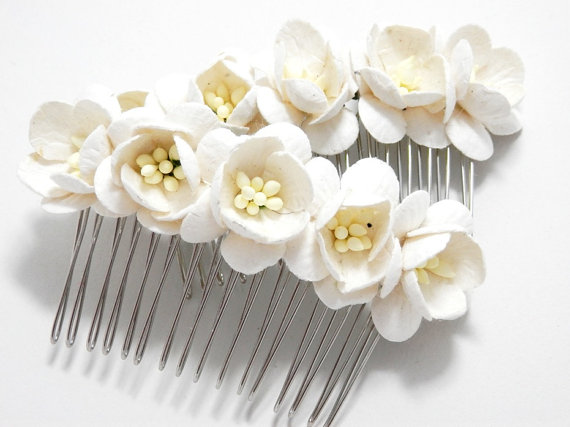 Spring Style: Floral Hair Accessories - White Flower Hair Combs