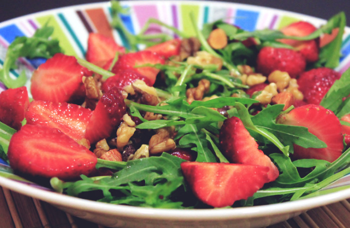 Fresh Arugula Salad with Strawberries and Nuts