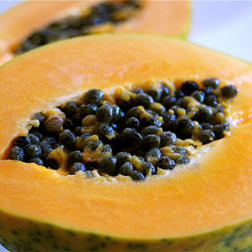5 Food Scraps You Didn't Know You Could Eat - papaya seeds