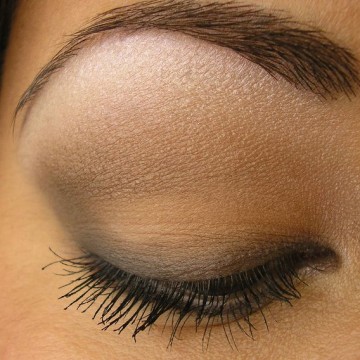 Beauty Secrets: Emphasizing Eyes with Eyeshadow