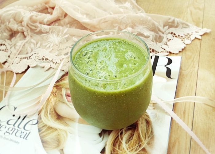 Holiday Detox Recipes: Lime, Kale, and Mint Smoothie