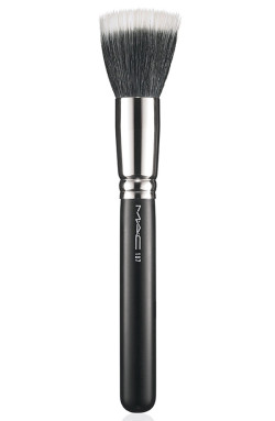 7 Makeup Brushes Every Woman Should Own