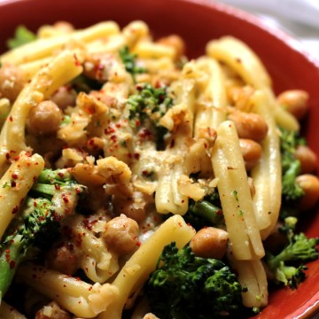 Healthy Dinner: Pasta with Broccoli and Chickpeas