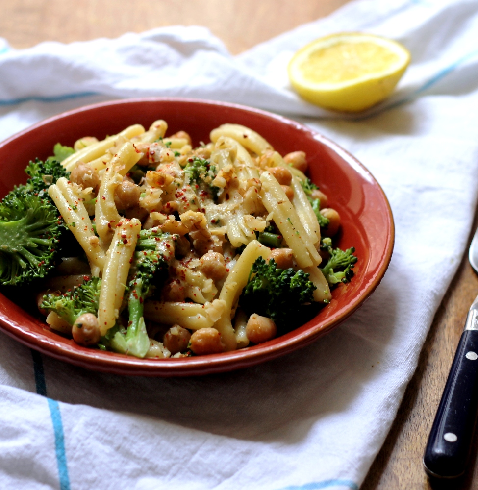 Healthy Dinner: Pasta with Broccoli and Chickpeas