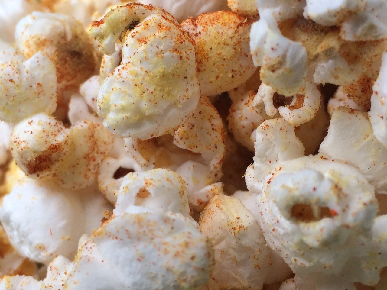 Healthy Snacks: DIY Curried Popcorn