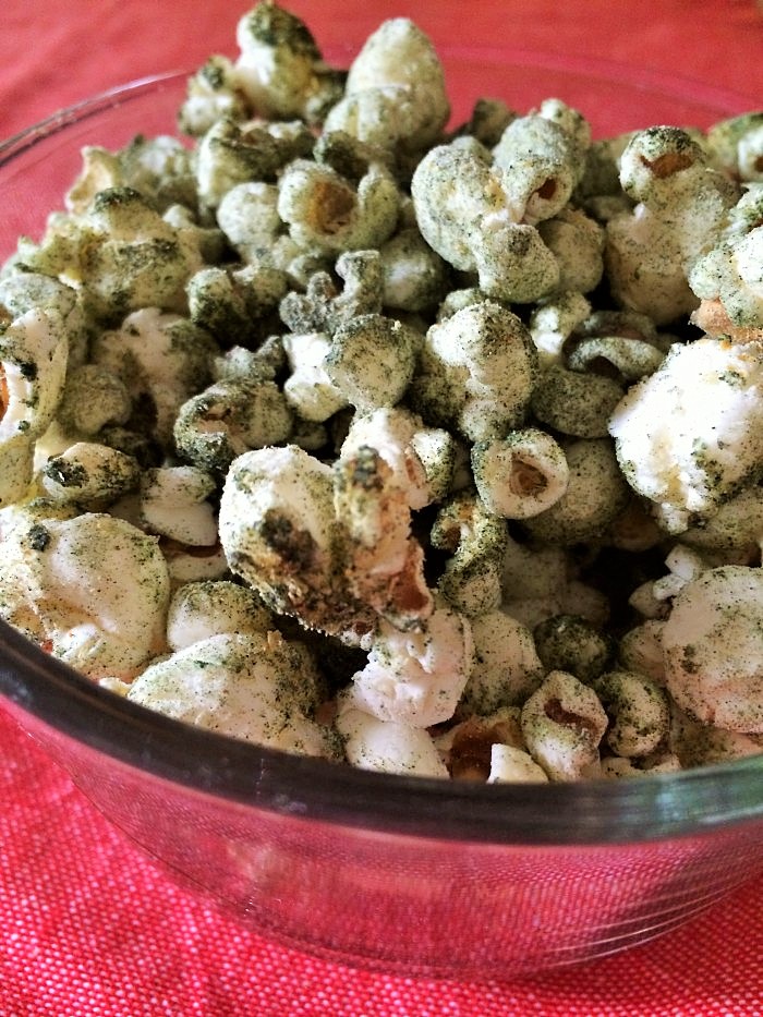 Healthy Snacks: Cheesy Vegan High Protein Popcorn