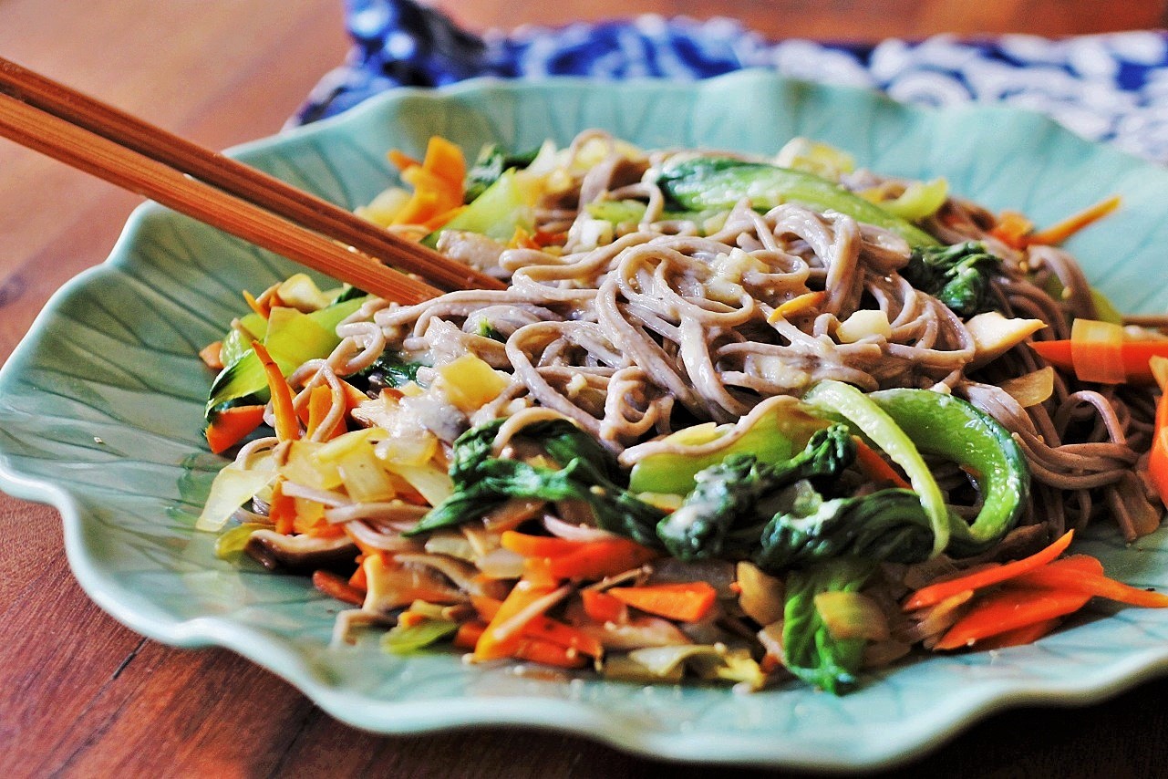 Healthy Dinner: Soba Noodles with Apple Miso Sauce