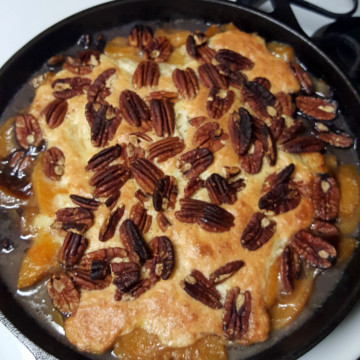 Vegan Thanksgiving Recipes: Easy Skillet Peach Cobbler