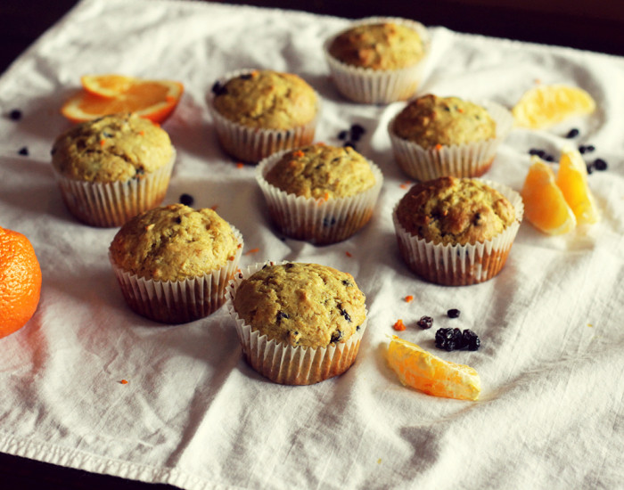 vegan_orange_currant_muffins4-700x550