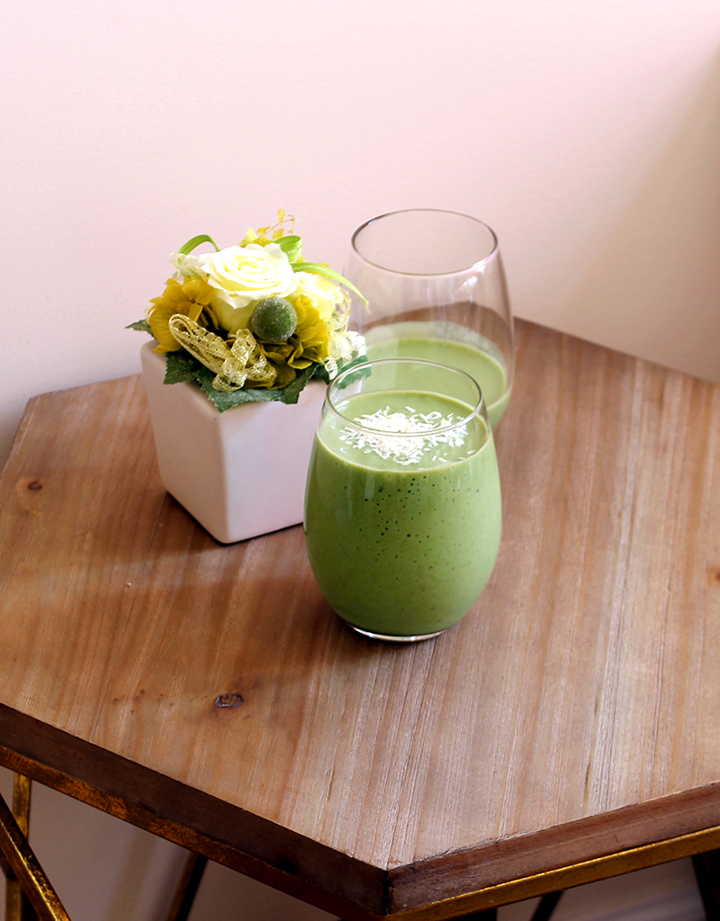 Vegan Smoothie Recipes: Coconut Almond Green Smoothie