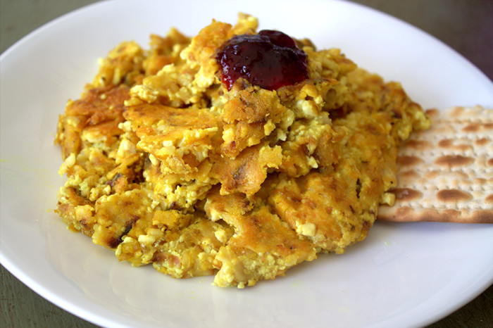 Healthy Breakfast: Vegan Matzo Brei