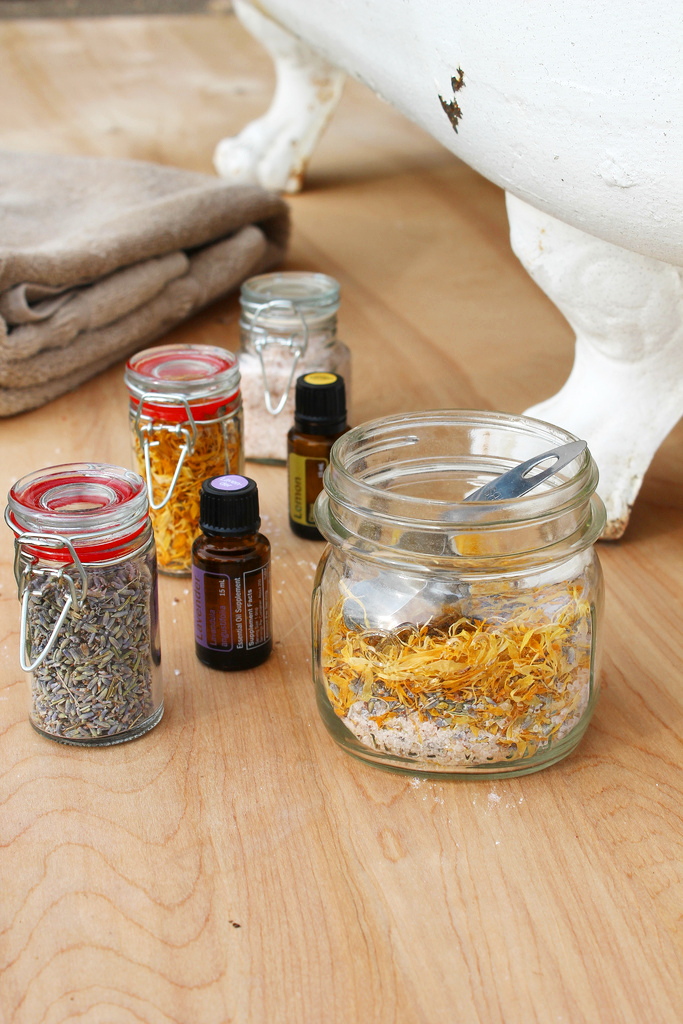 How to Create your Own Aromatherapy Mood Blend