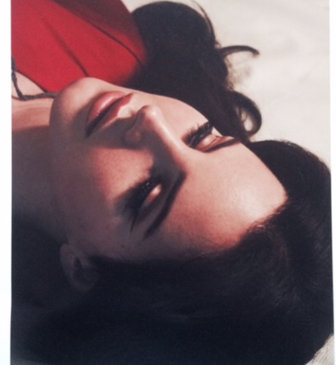 Lana Del Rey wearing false eyelashes