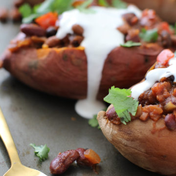 Healthy Dinner: Chili Stuffed Sweet Potatoes