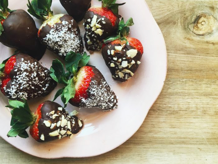 Vegan Dessert Recipes: Maca Mexican Chocolate Covered Strawberries