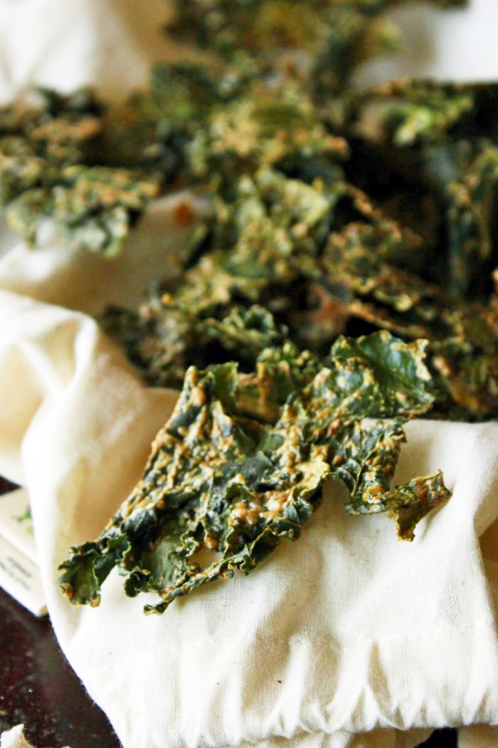 Healthy Snacks: Vegan "Everything Bagel" Kale Chips