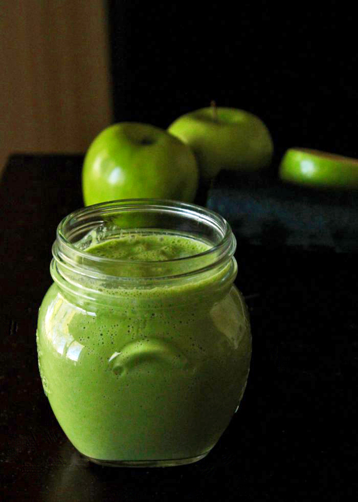 Vegan Smoothie Recipes: Low-Sugar Super Green Smoothie