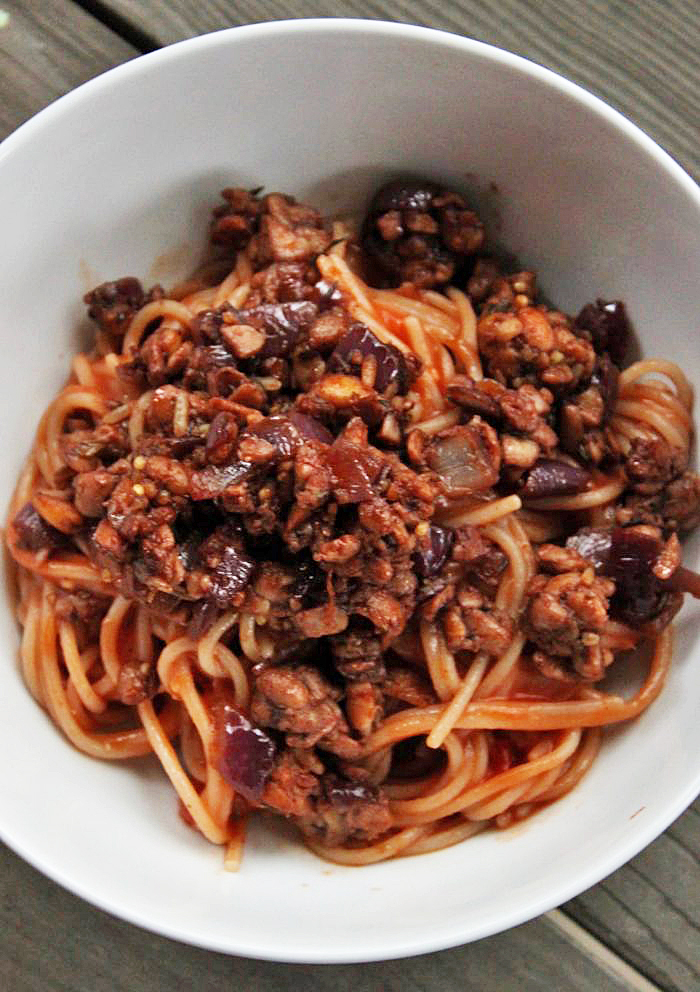 Vegan Bolognese Sauce With Tempeh & Red Wine