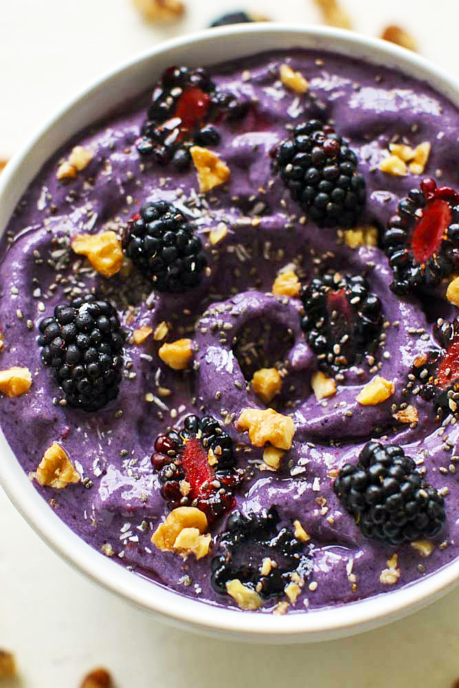 Vegan Walnut & Blackberry Smoothie Bowl