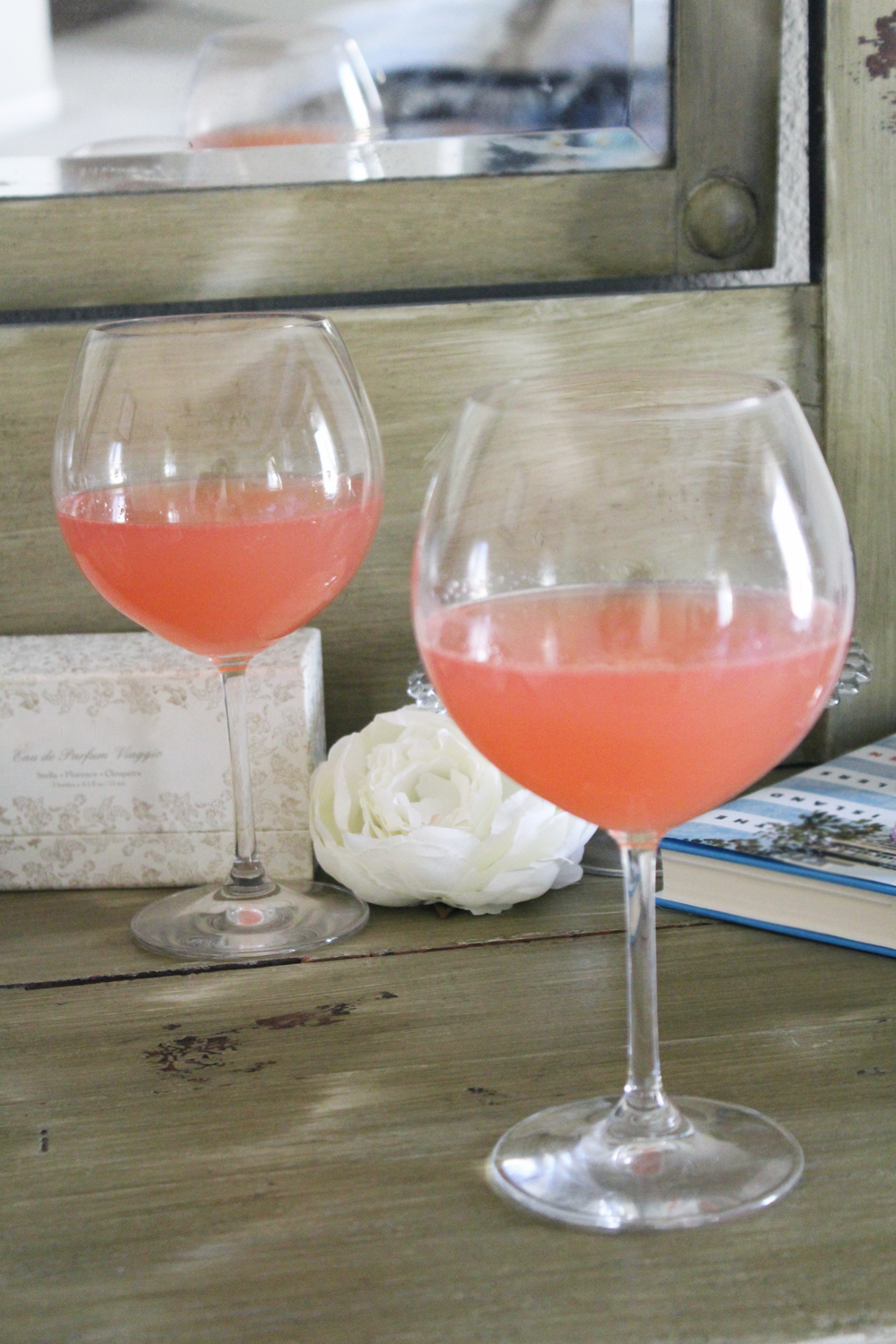Pink Summer Spritzer: Rosé Cocktail