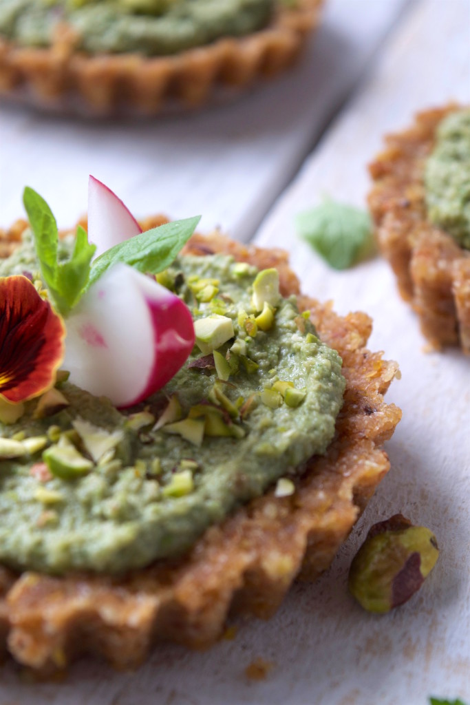 Vegan Raw Pea & Mint Tartlets from a 45° angle