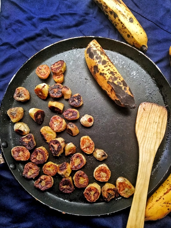 Traditional Indonesian Snack: 2 Ingredients Grilled Bananas