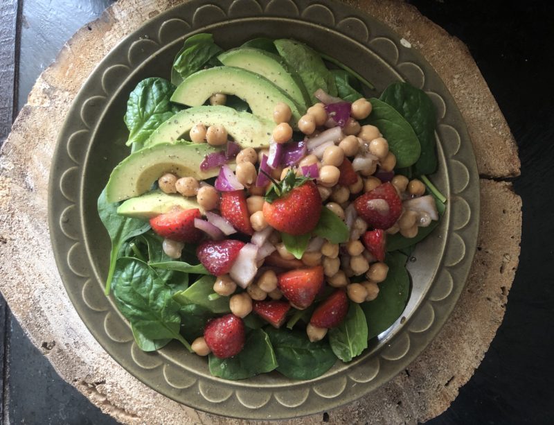 strawberry spinach chickpea salad