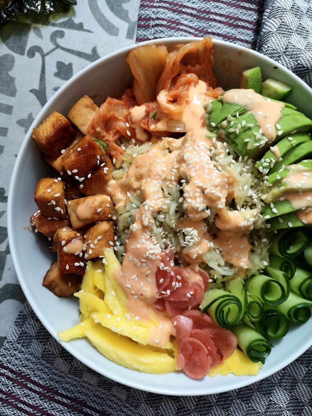 sushi bowl with spicy mayo