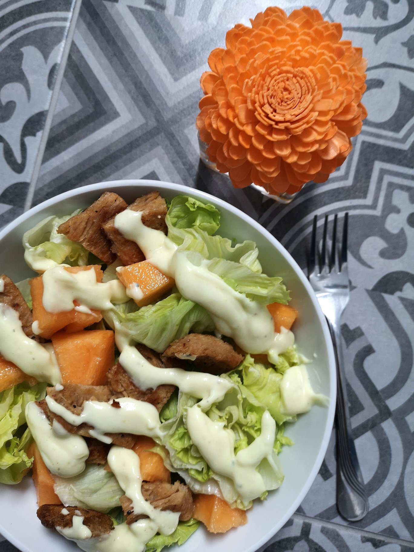 melon salad with vegan chick-un and curry dressing