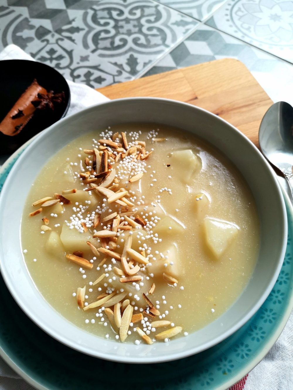 pear porridge in a bowl