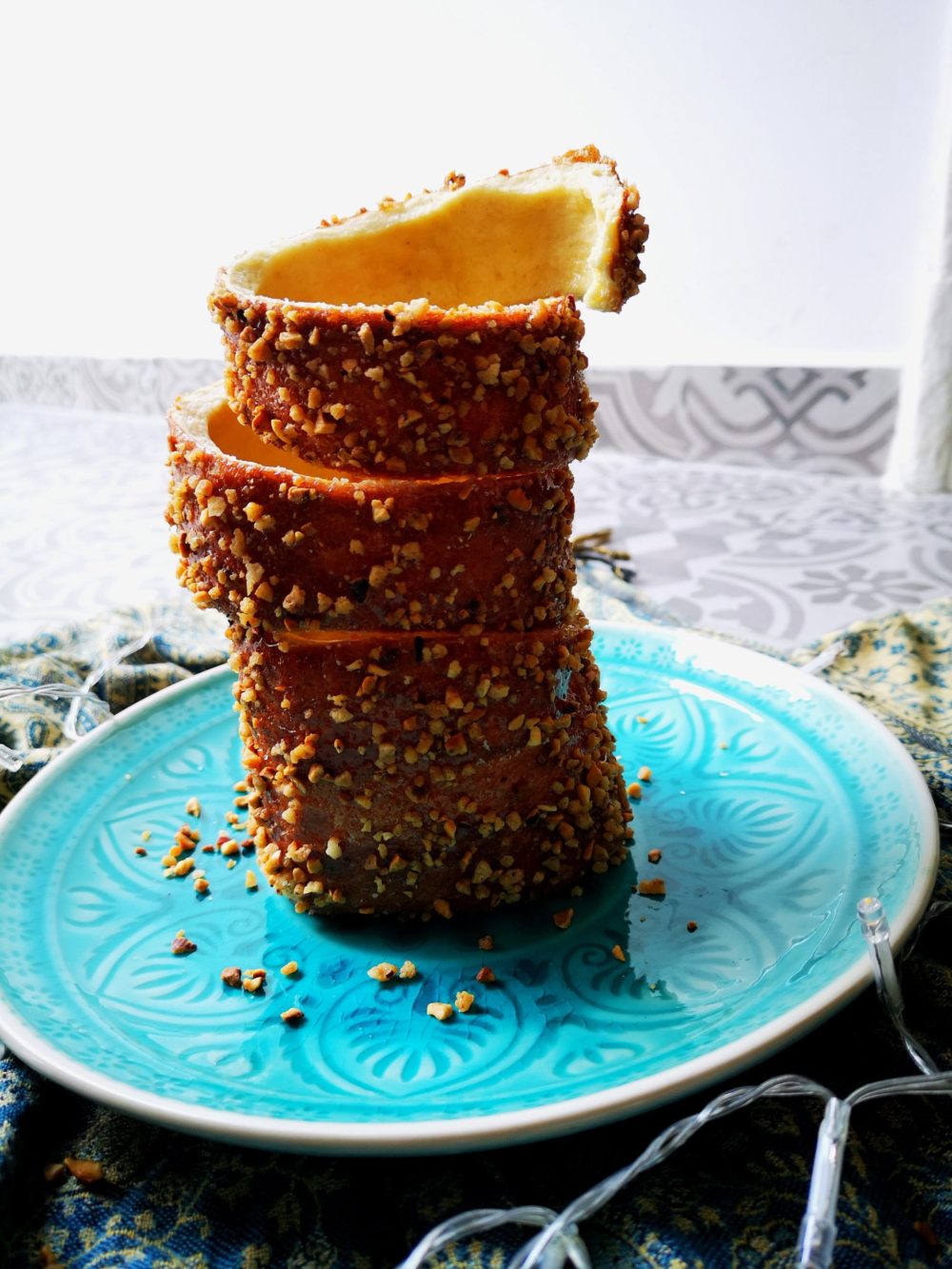 chimney cake on a blue plate