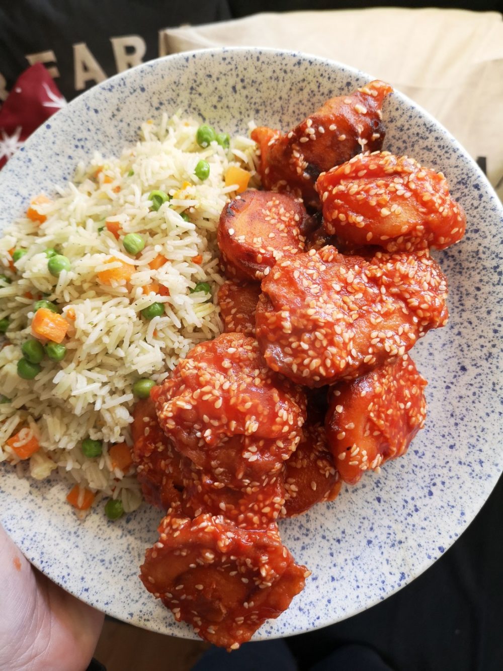vegan sesame chick-un on a white and blue speckled plate