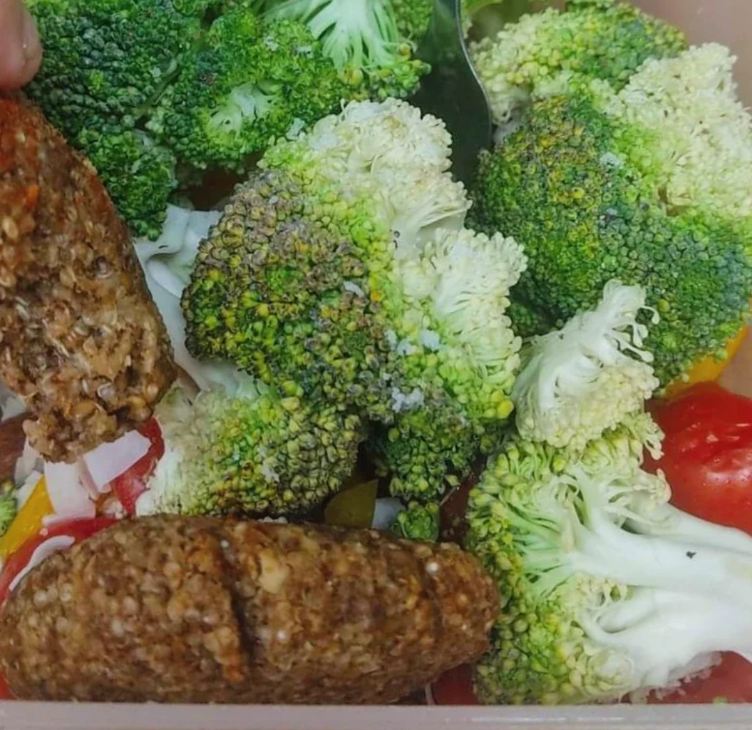 quinoa and lentil patties with broccoli