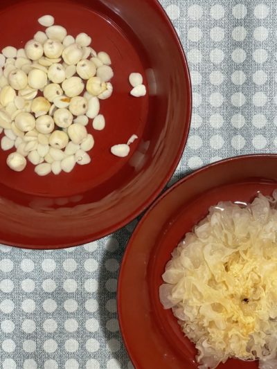 snow fungus in red bowls