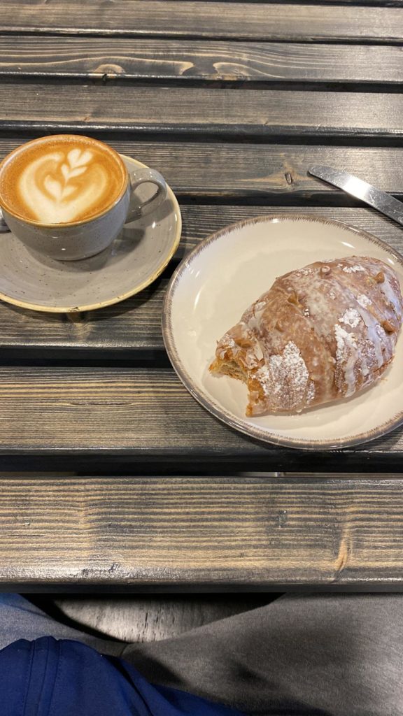 Vegan_almond_croissant