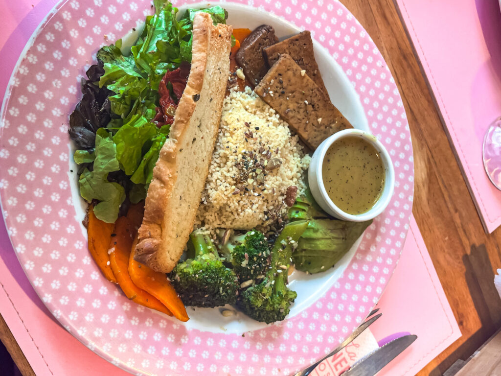 picture of quinoa bowl from La Panera Rosa