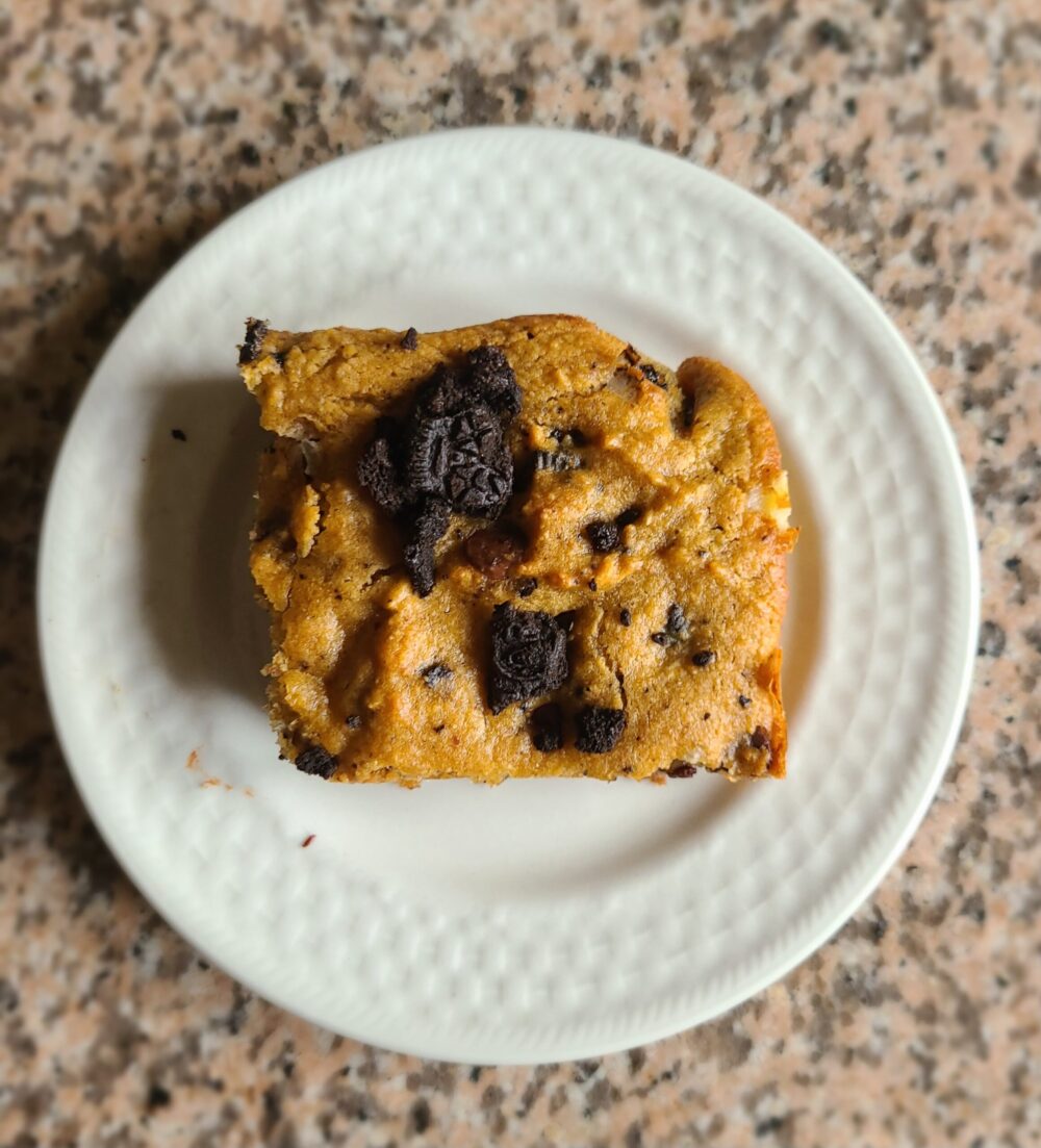 a peanut butter cookies blondie on a white plate